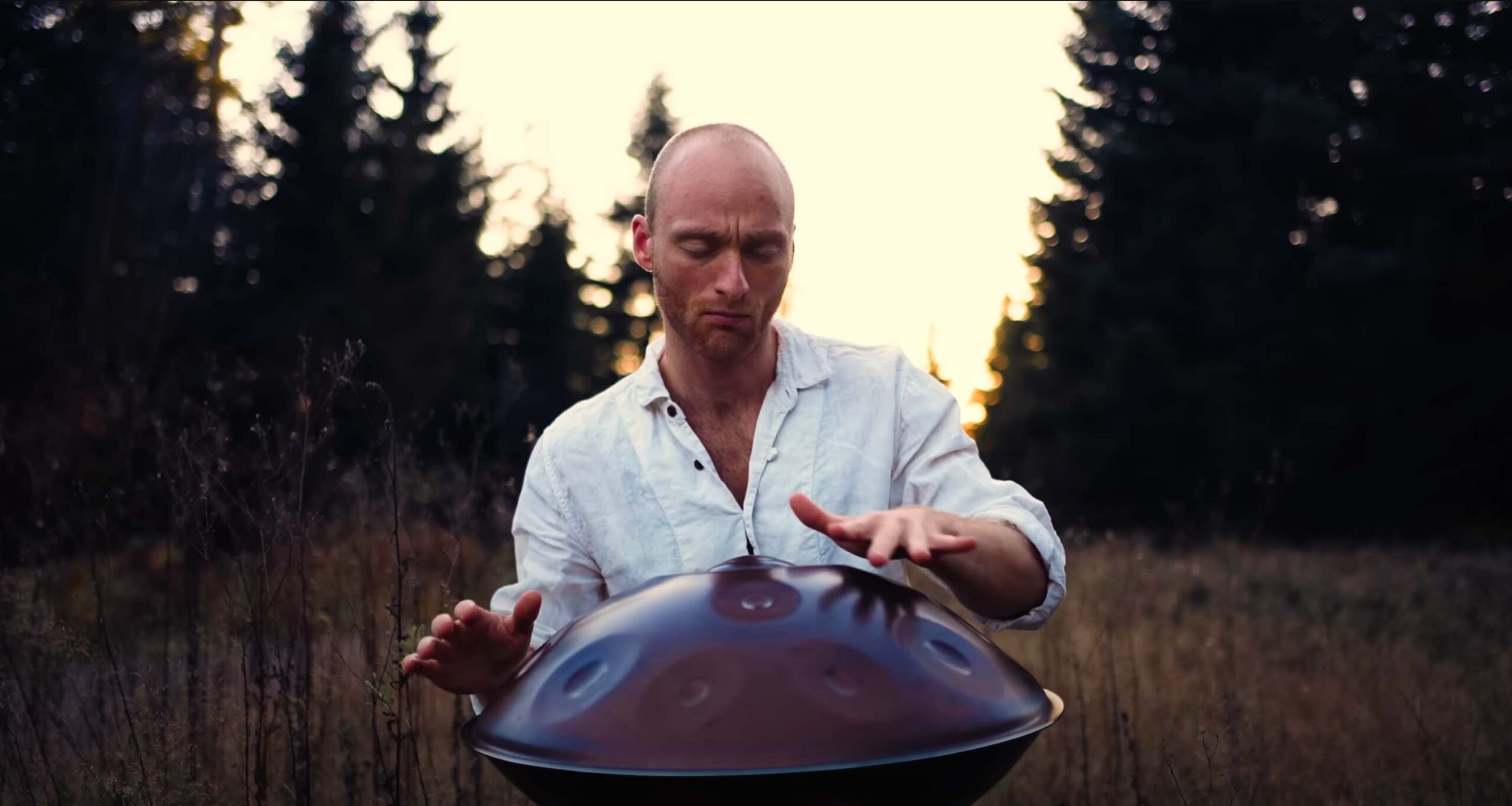 Malte Marten playing Handpan